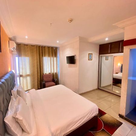 Fini Hotel Bobende Limbe Luaran gambar