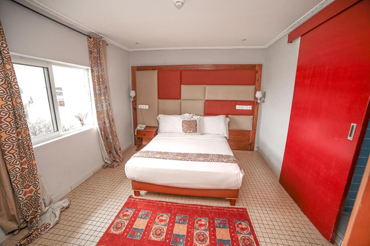 Fini Hotel Bobende Limbe Luaran gambar