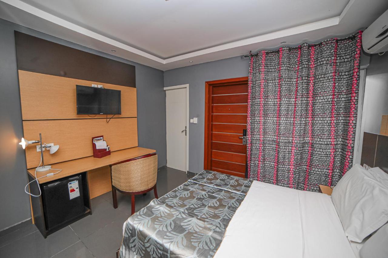 Fini Hotel Bobende Limbe Luaran gambar