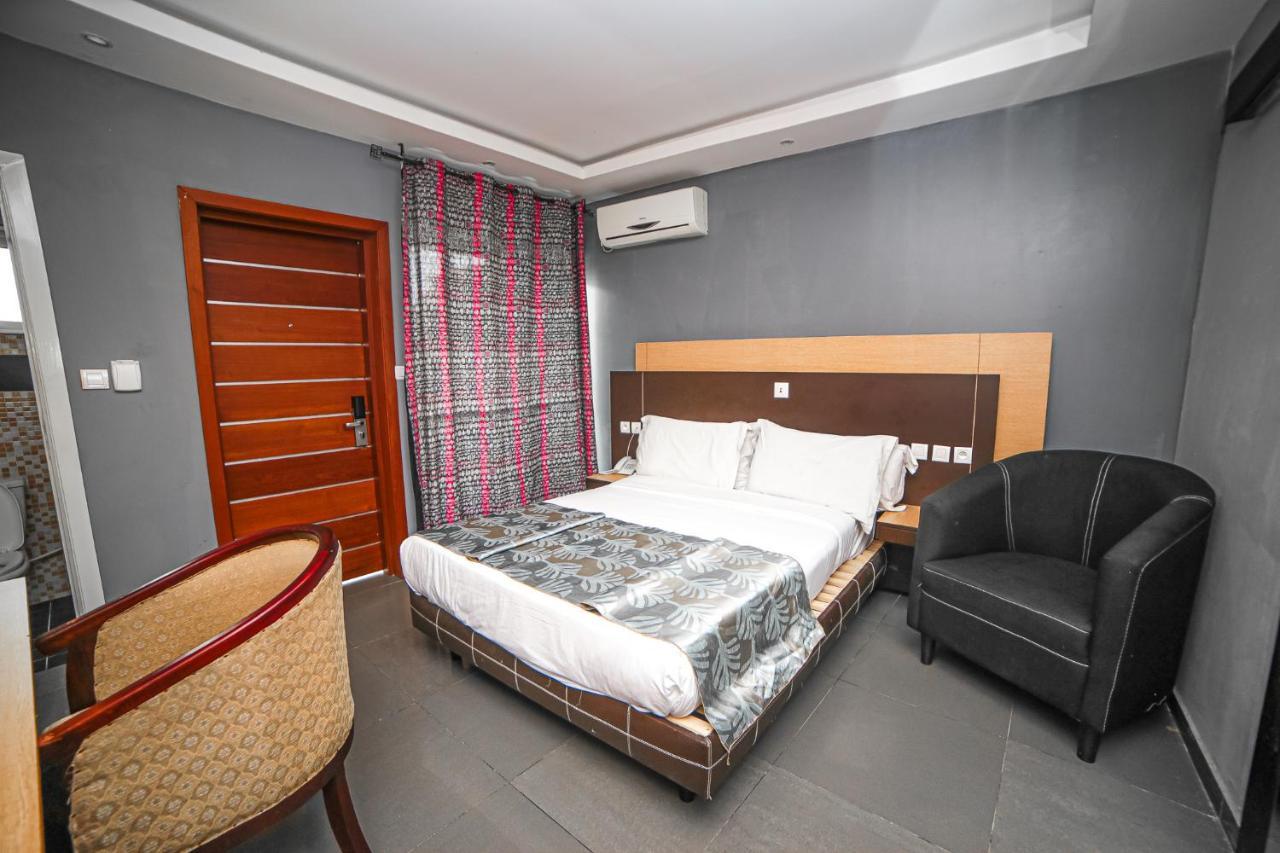 Fini Hotel Bobende Limbe Luaran gambar