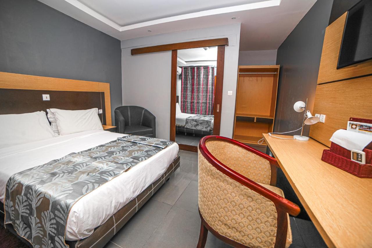 Fini Hotel Bobende Limbe Luaran gambar