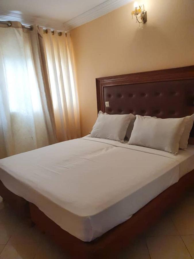 Fini Hotel Bobende Limbe Luaran gambar