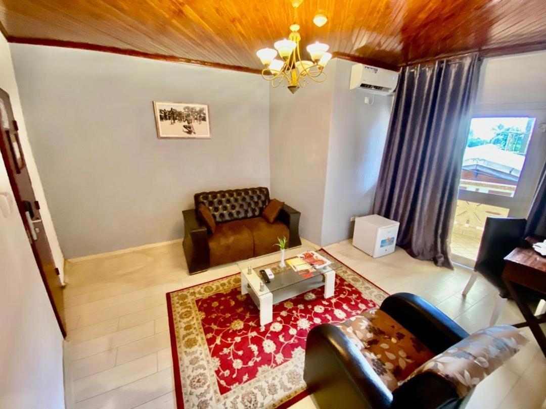 Fini Hotel Bobende Limbe Luaran gambar
