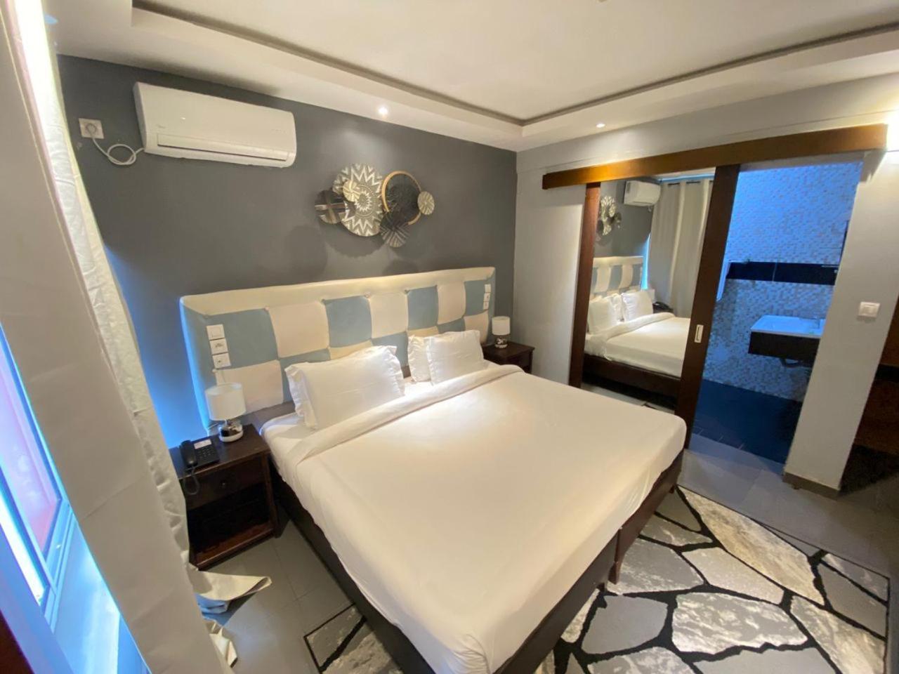 Fini Hotel Bobende Limbe Luaran gambar