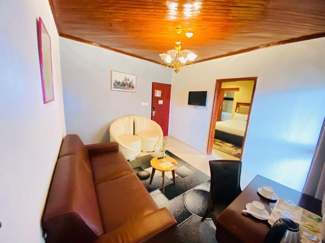 Fini Hotel Bobende Limbe Luaran gambar