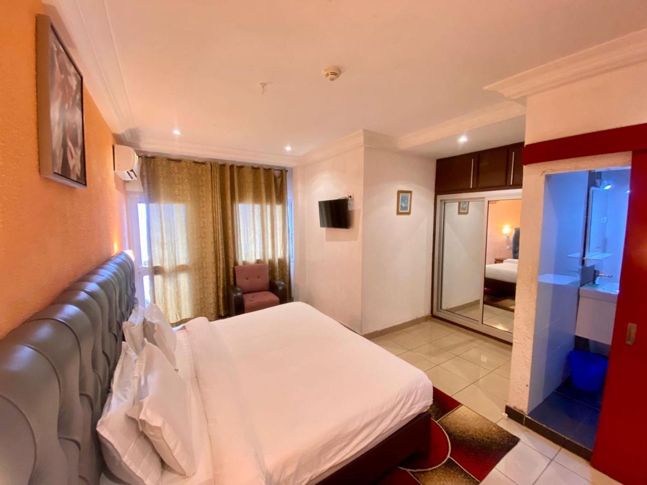 Fini Hotel Bobende Limbe Luaran gambar