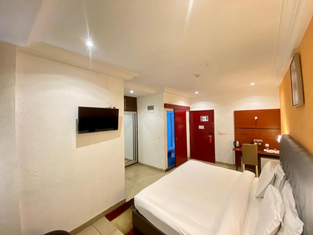Fini Hotel Bobende Limbe Luaran gambar