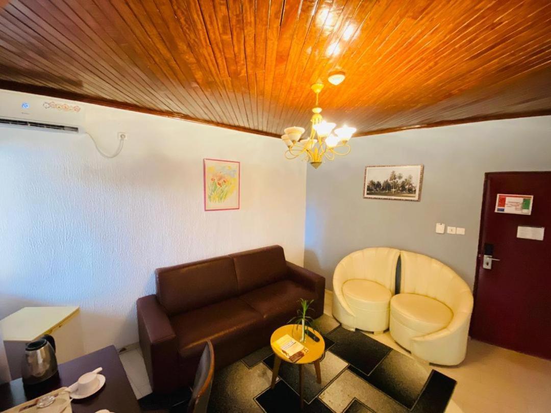 Fini Hotel Bobende Limbe Luaran gambar