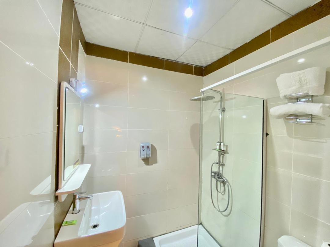 Fini Hotel Bobende Limbe Luaran gambar