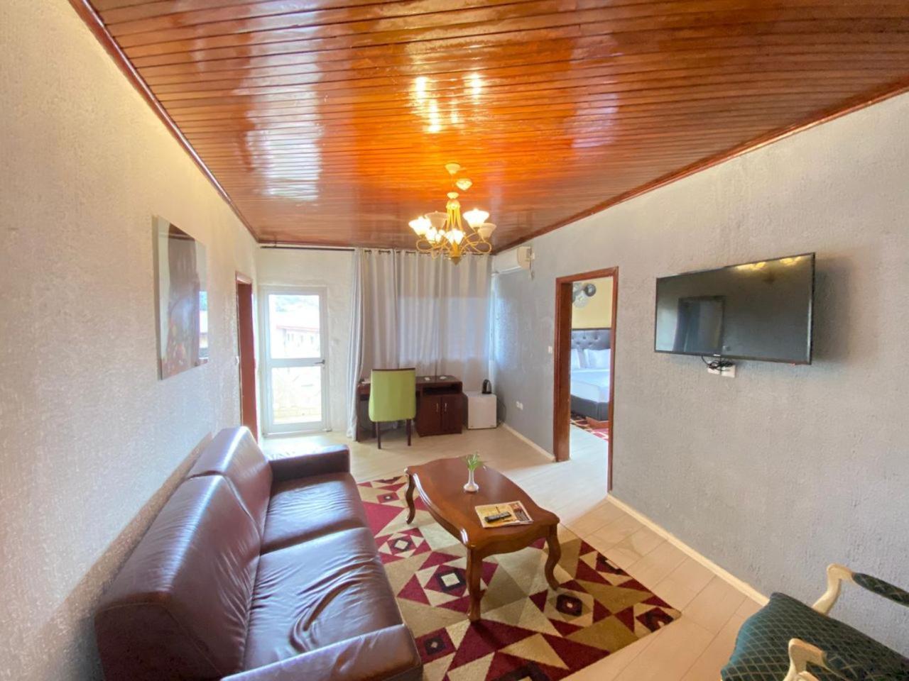 Fini Hotel Bobende Limbe Luaran gambar