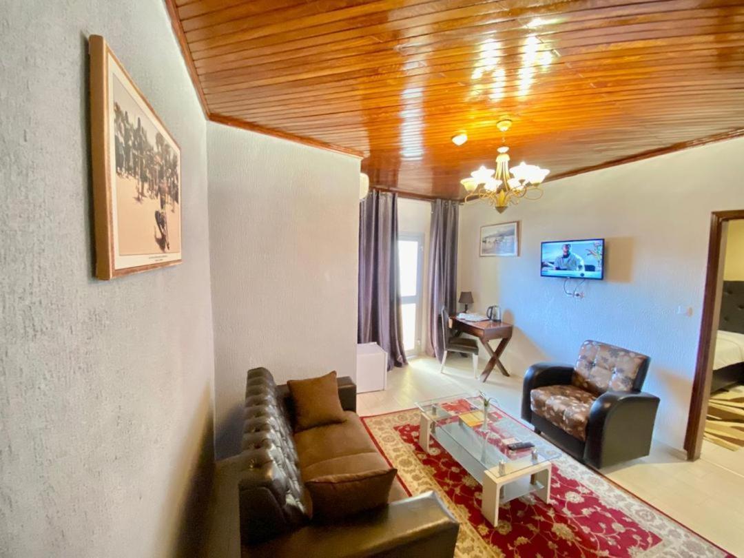 Fini Hotel Bobende Limbe Luaran gambar