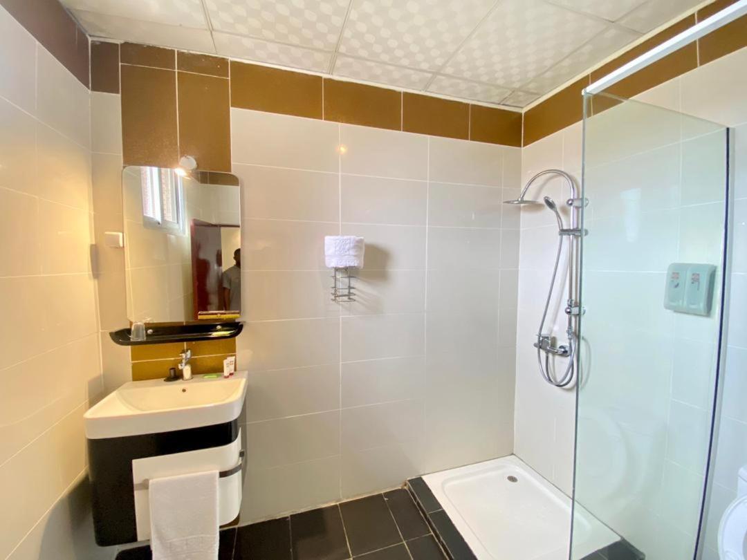 Fini Hotel Bobende Limbe Luaran gambar