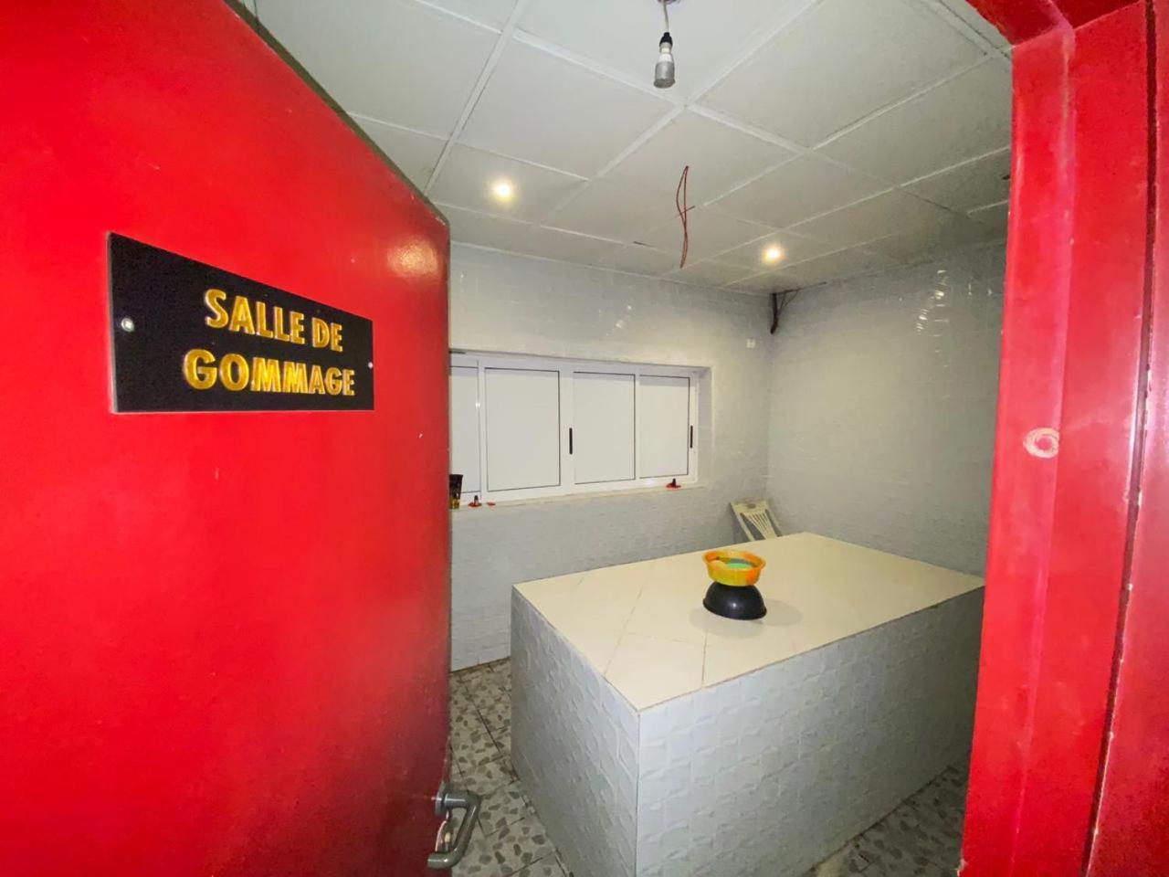 Fini Hotel Bobende Limbe Luaran gambar