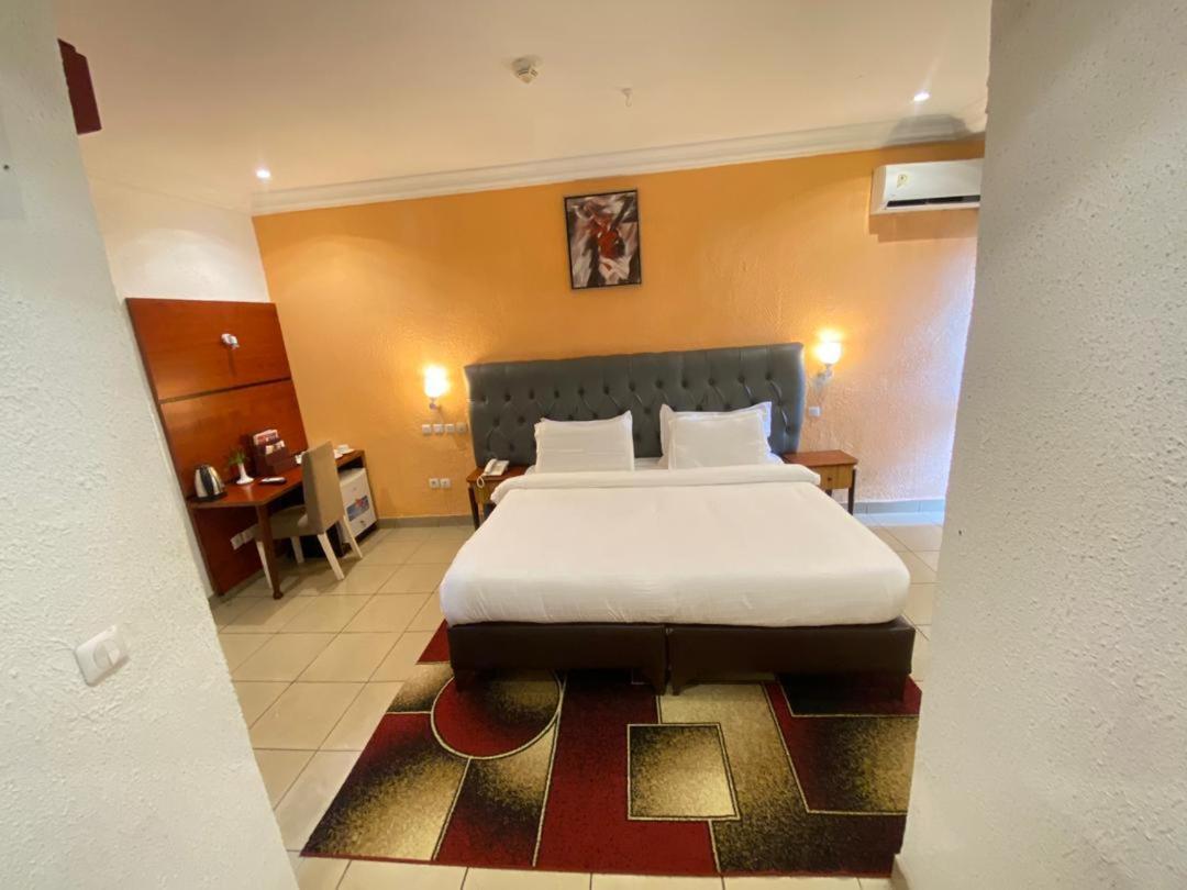Fini Hotel Bobende Limbe Luaran gambar
