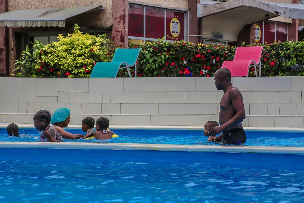 Fini Hotel Bobende Limbe Luaran gambar