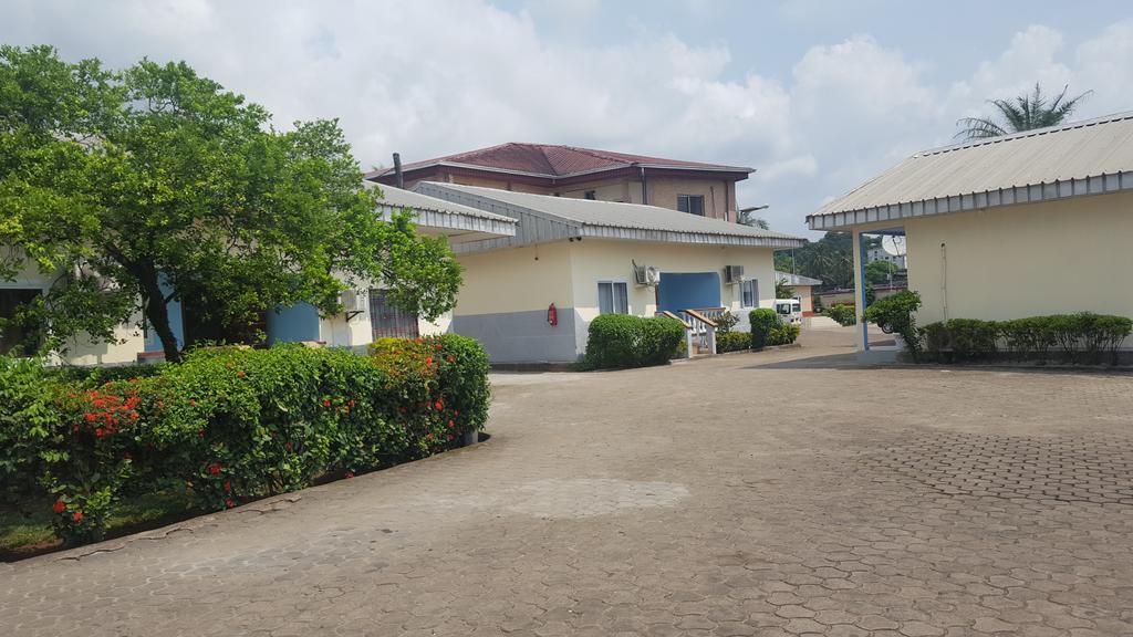 Fini Hotel Bobende Limbe Luaran gambar