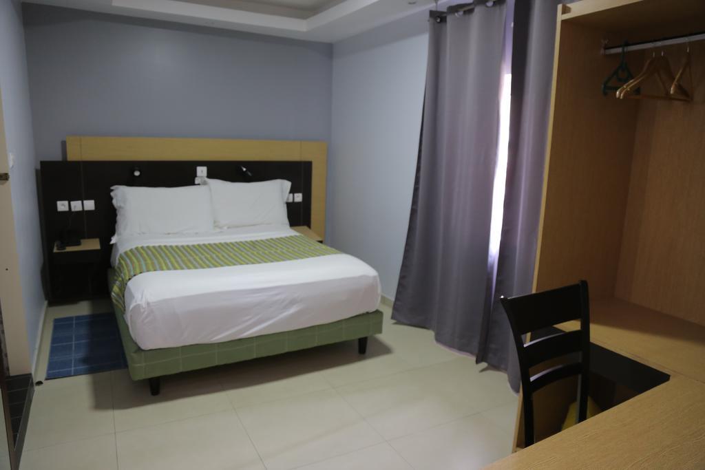 Fini Hotel Bobende Limbe Luaran gambar