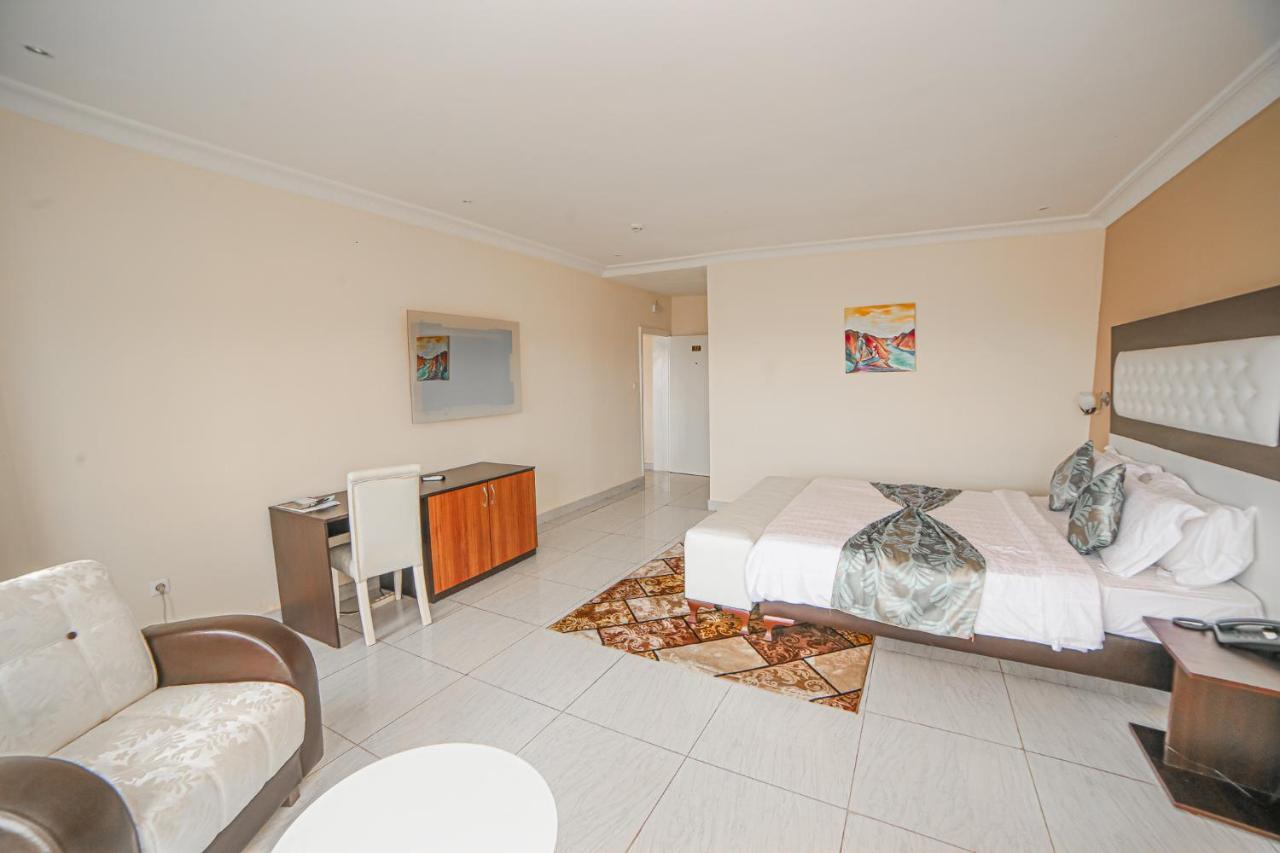 Fini Hotel Bobende Limbe Luaran gambar